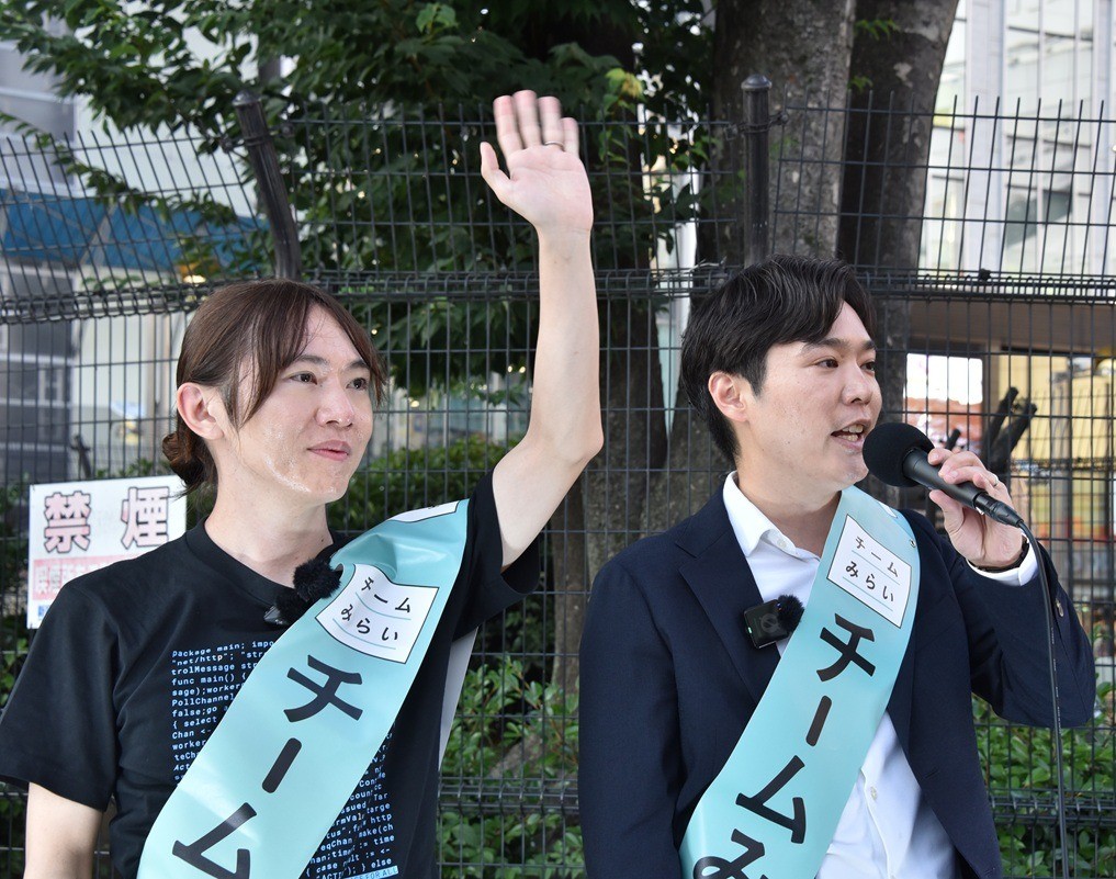news_postseven's tweet image. 《一言で会場の空気を一変》
「チームみらい」の躍進を支えた安野貴博氏の妻
news-postseven.com/archives/20250…
立候補者が淡々と政策を説明する中、ギャラリーの顔にも飽きと疲れの表情が色濃く滲み始めた。
そんな時、黒岩里奈氏が急にマイクを握った。そして「安野もそうですが、チームみらいの欠点は…