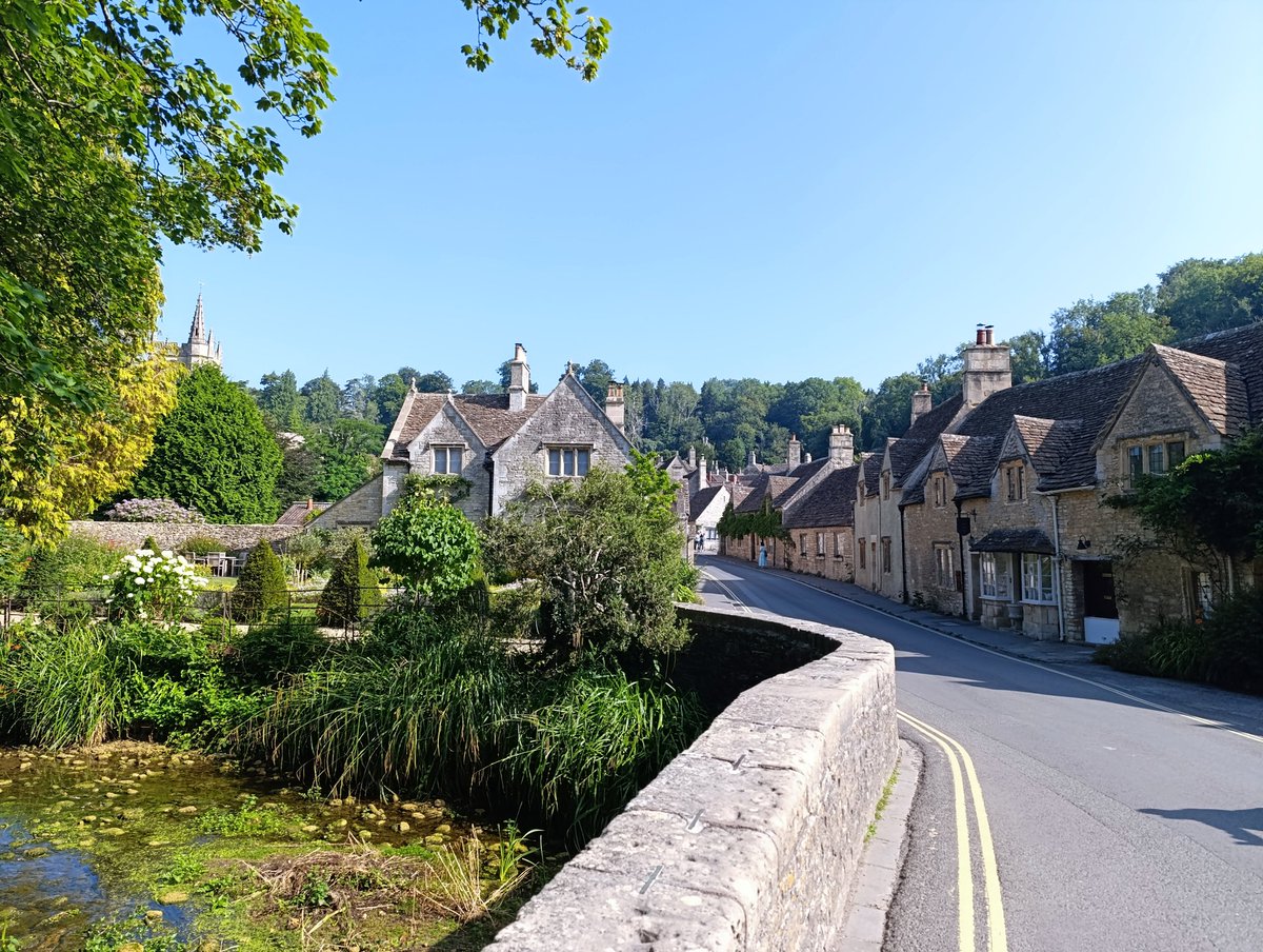 Castle Combe Village tweet media
