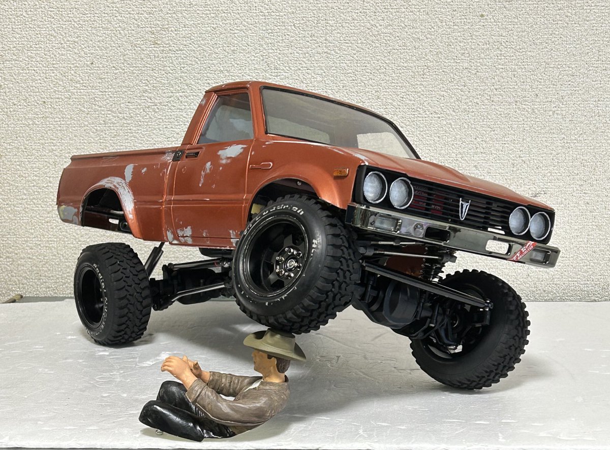 dNKEom8gypQ4DNl's tweet image. フォロワーさんに教えて頂いた素敵なグリル🔧インナー作らないとサーボが丸見え💦
でも年季の入ったボディによく似合うかな⭐️
良い😙

#cc02 #ハイラックス　#タミヤ