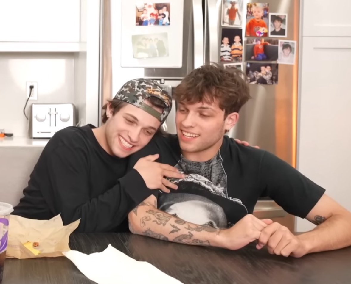 chrisstrniolos's tweet image. stop this is so fucking cute 🥲🥲🥲