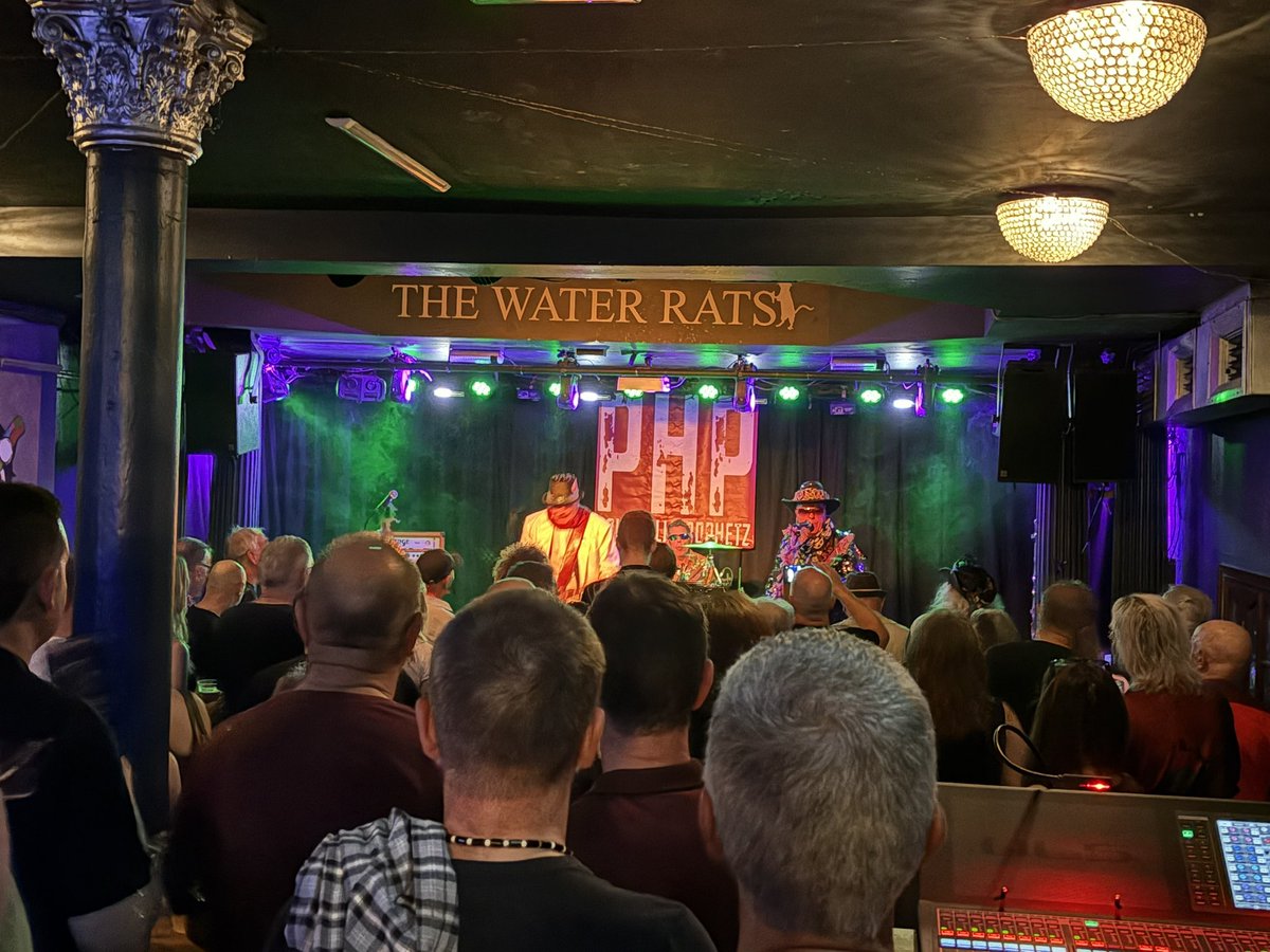 MandevilleProm2's tweet image. Great night @Water_Rats watching @HillPouk - great support from everyone including @RufusBrevett3 Alan Dickens and many more ⚒