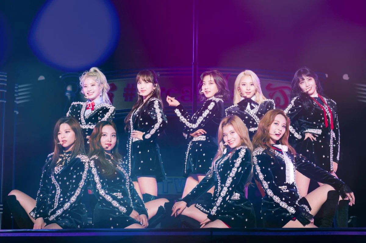 armyaoi08's tweet image. おはよー!
今日はついに日本公演初日やね!!
行けないのめちゃくちゃ悔しいけど、参戦する人はマナー守って楽しんできて🔥
初めて京セラでLIVEしてから6年ちょいたったの早いね…🥹 当時の懐かしい写真貼ってみた💗
体調に気をつけて1日がんばろーー!