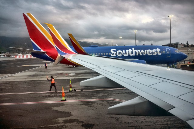 ferozwala's tweet image. #BREAKING 
Several passengers of a Southwest Airlines jet headed from #Burbank to #LasVegas say their pilot had to “aggressively” dive to avoid a midair collision with another plane shortly after takeoff.

#USA #SouthwestAirlines
ktla.com/news/local-new…