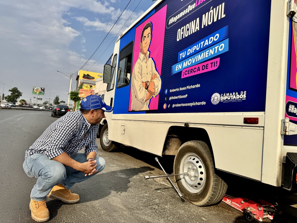 Estábamos recorriendo nuestro distrito y que se nos poncha una llanta del #SosaTruck 🥲🫠¿cómo va su viernes?