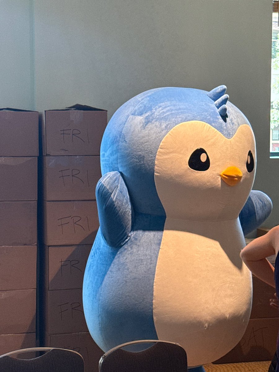 beaverweb3's tweet image. Study the @meowonabs team. They have been at Comicon all week. that’s making the extra effort, that’s making extra connections.