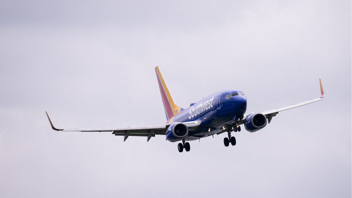 BREAKING: Terrified passengers say they flew out of their seats when a Southwest plane took a sudden nosedive to avoid a mid-air collision today.
The Vegas-bound flight had just taken off from Burbank when it plunged 20–30 feet. People screamed. A flight attendant reportedly hit