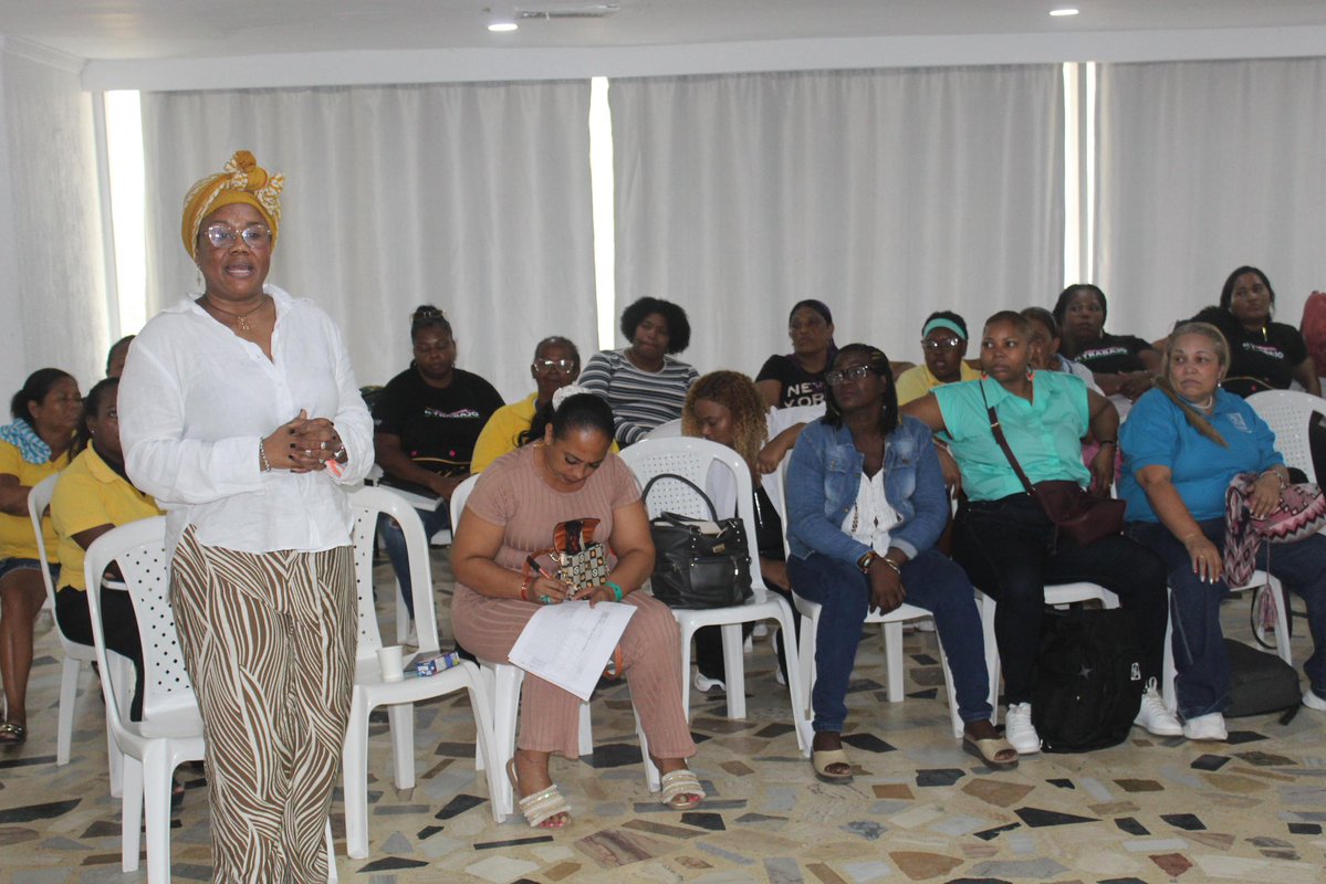 DefensoriaCol's tweet image. Velamos por la dignificación del trabajo doméstico
En Cartagena acompañamos a la Unión de Trabajadoras Afrocolombianas del Servicio Doméstico (UTRASD) y a la Intersindical del Trabajo Doméstico, en la presentación de propuestas que buscan dignificar la labor de miles de…