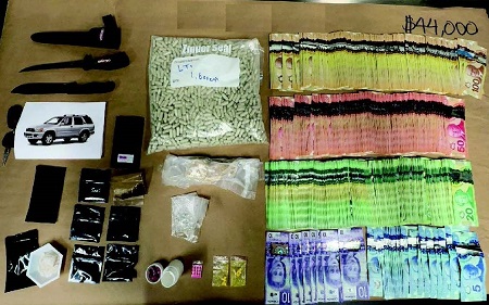 GRCenCB's tweet image. #Burnaby -  Trois contrôles routiers en neuf jours mènent à la saisie de cigarettes, de véhicules, d’armes, de plus d’un kilo de drogues et de 63 000 dollars cb-bc.grc-rcmp.gc.ca/ViewPage.actio…