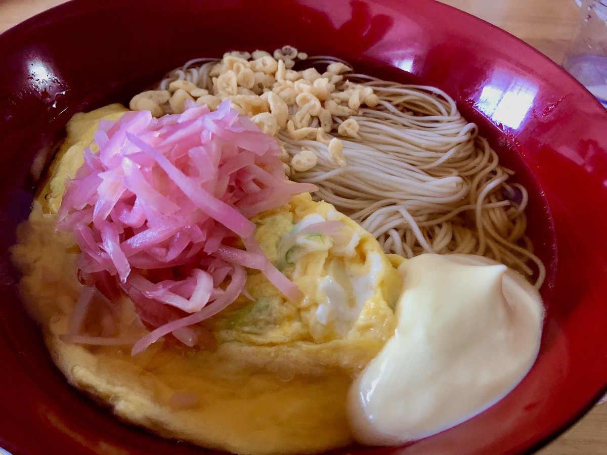 dOq0XW's tweet image. オムレツと新生姜乗せそうめん。
オムレツは鶏がらスープ味で香ばしくふんわりと焼きました。岩下の新生姜とマヨは思った3倍は盛った方が美味しい😋💓