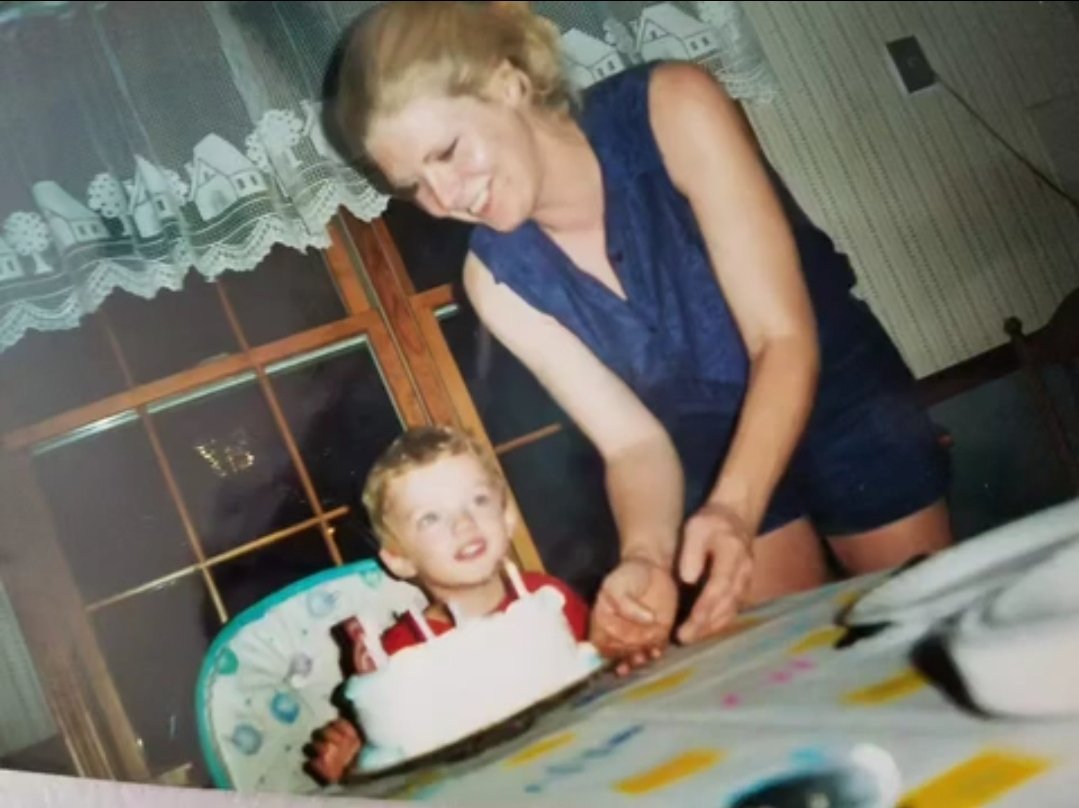 Jocelyn__Paige's tweet image. #FlashBackFriday ๐ฟ๐ธ
Me
Pic 1. Age 22;
Pic 2. Age 26
Pic 3. Age 30
Pic 4. Age 33 (with my son, Zack on his 3rd birthday ๐ญ๐)
