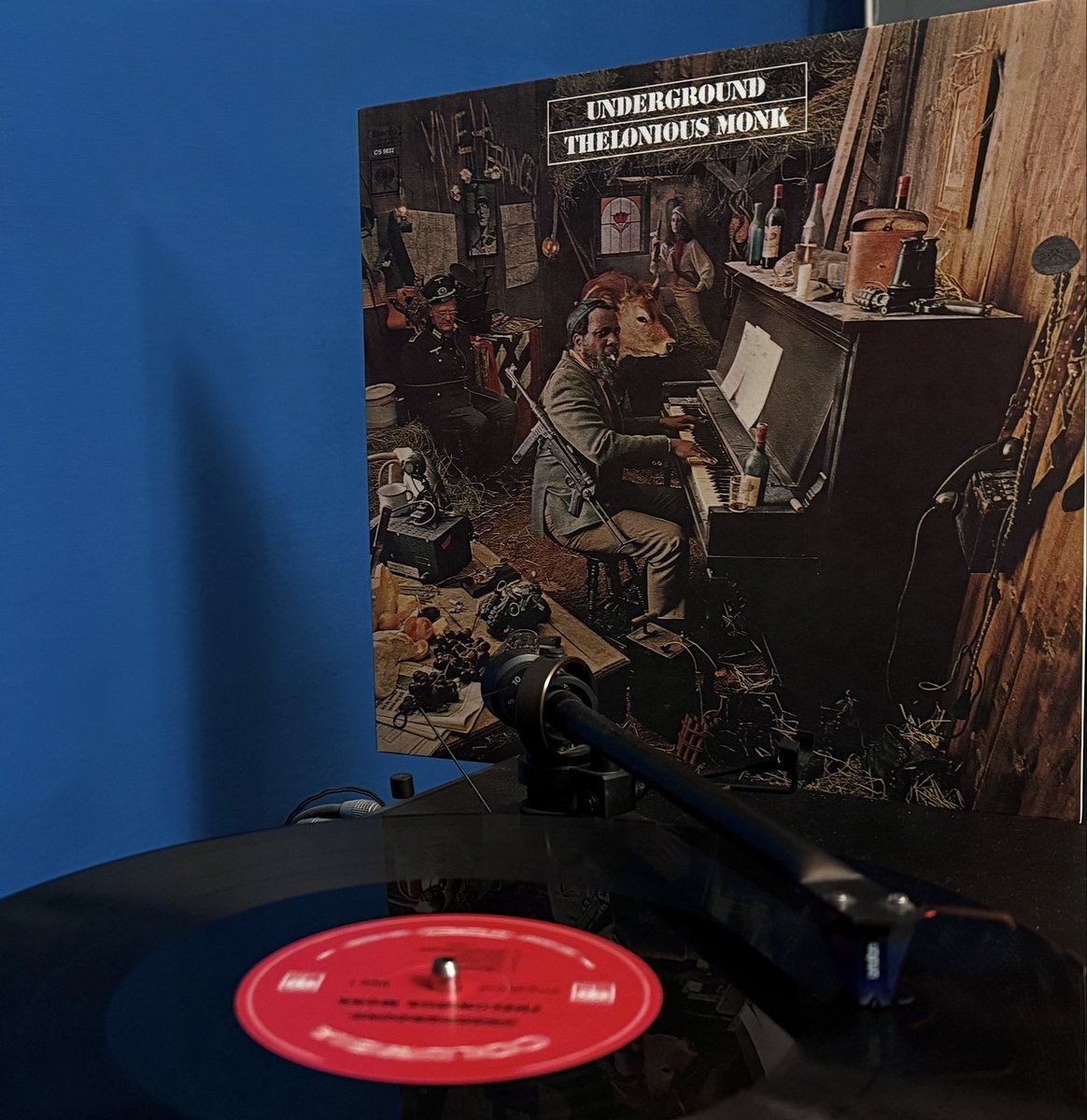 TrJiri's tweet image. Thelonious Monk - Underground
Feat. Charlie Rouse, Larry Gales, Ben Rilev
1968 @ColumbiaRecords
Now playing jazz on vinyl