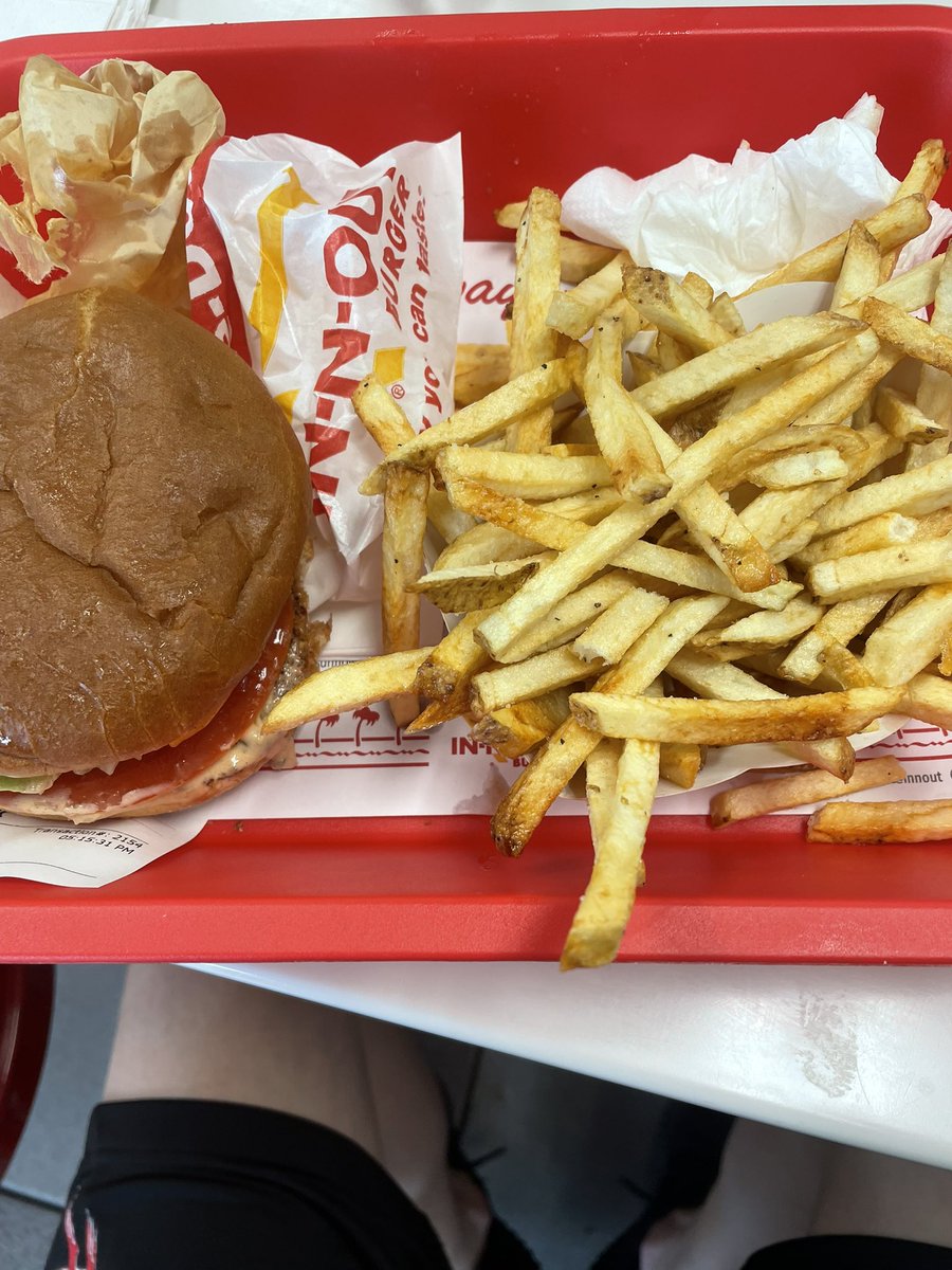 aj4bird's tweet image. Better burgers than Whataburger