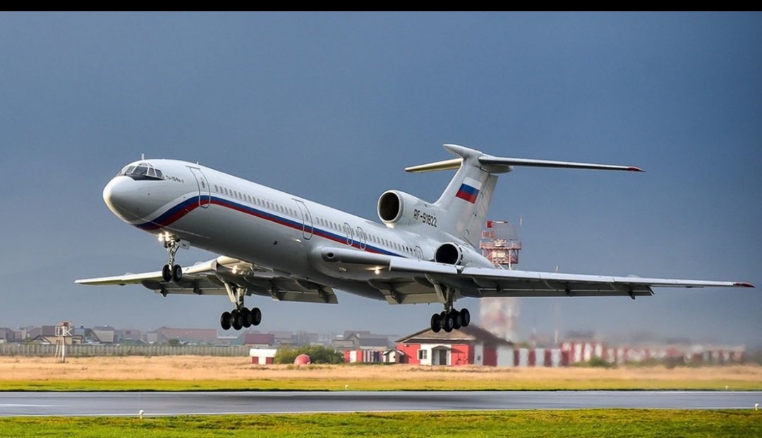 ru_varicx's tweet image. ТУ-154 – основной турбореактивный пассажирский лайнер СССР, обслуживавший дальние и средние маршруты. Крейсерская скорость 900–950 км/ч, дальность полета 3900 км, вмещал 152–180 пассажиров. С начала эксплуатации в 1972 году построено 1026 самолетов.
Можем повторить?