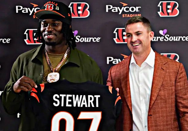 WDNToday's tweet image. The #Bengals finally sign their 1st Round Pick!!
Shemar Stewart & the Cincinnati Bengals reached agreement on a four-year, fully guaranteed $18.97 million contract that includes a $10.4 million signing bonus, per his agent Zac Hiller of LAA.