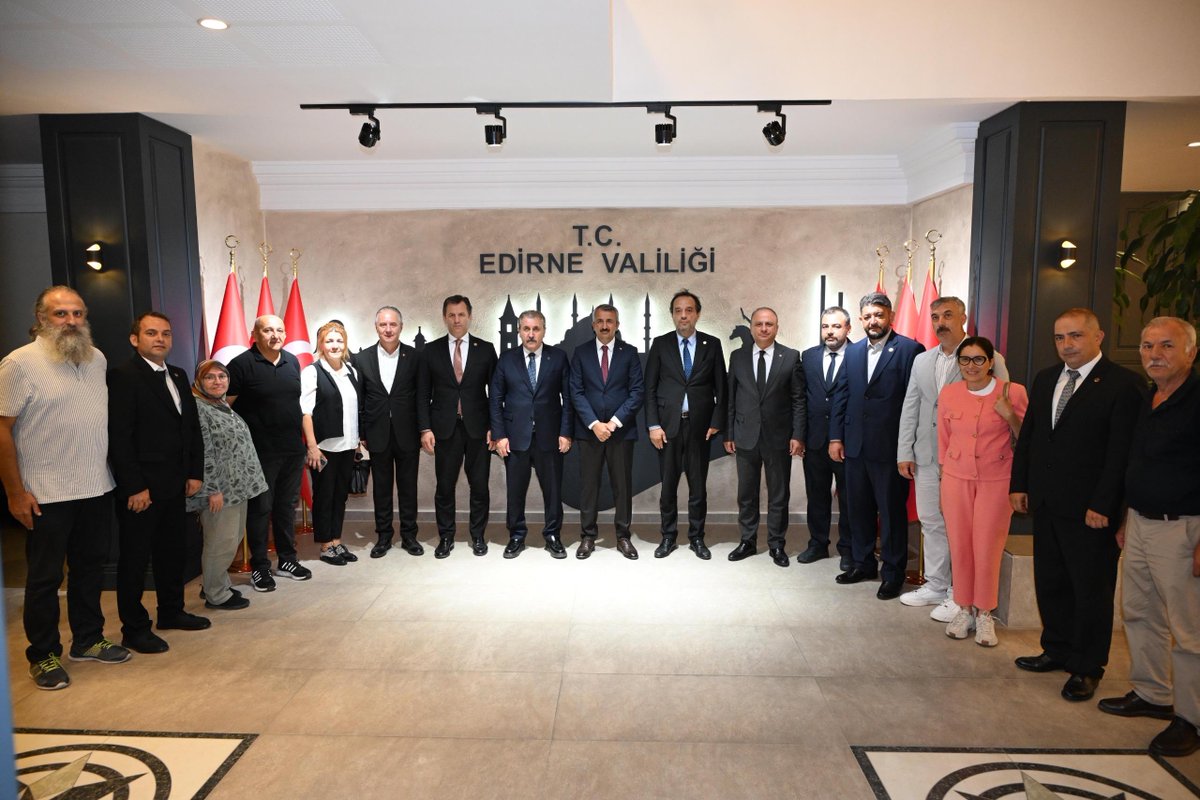 Genel Başkanımız Sayın Mustafa Destici, beraberindeki parti heyetimiz ile birlikte Edirne Valisi Sayın Yunus Sezer'i ziyaret ettiler.