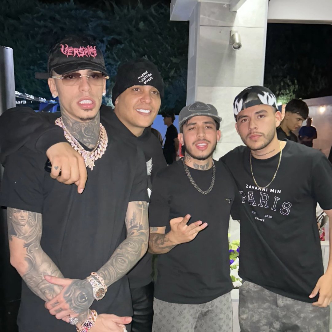 CONNORWR777's tweet image. A muertee 💉💉💉💉