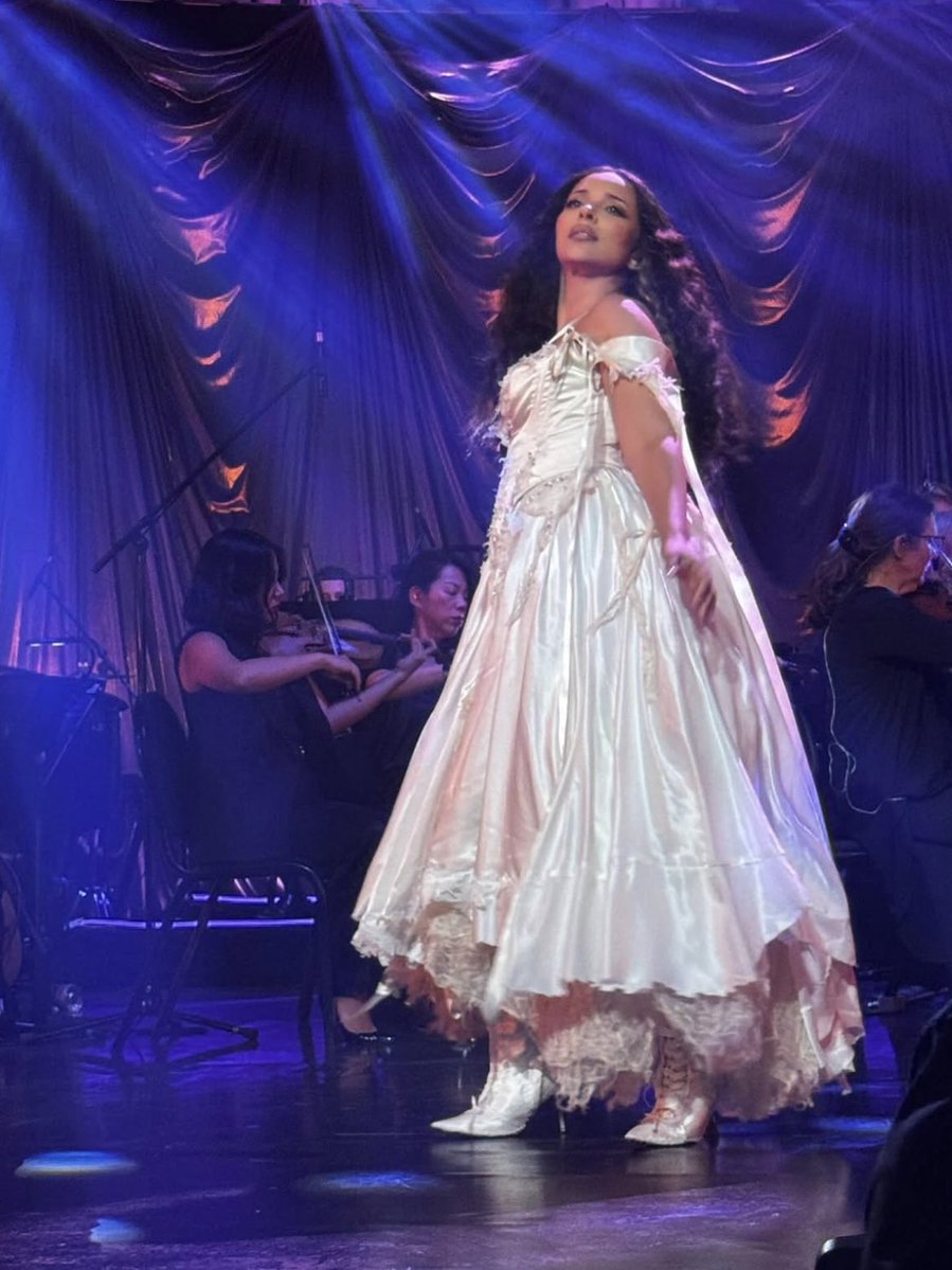 jxdepinnock's tweet image. someone i beg make make a thread of all the jade performances tonight i can’t keep up