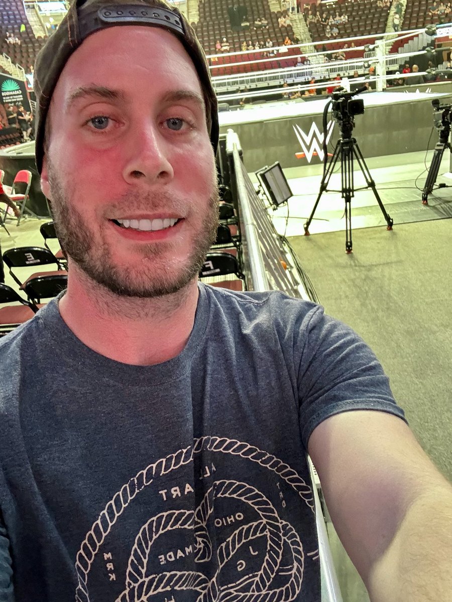 TheGarganoWay's tweet image. WE IN HERE!!
repping the King of Cleveland of course 👑🧡 #SmackDown