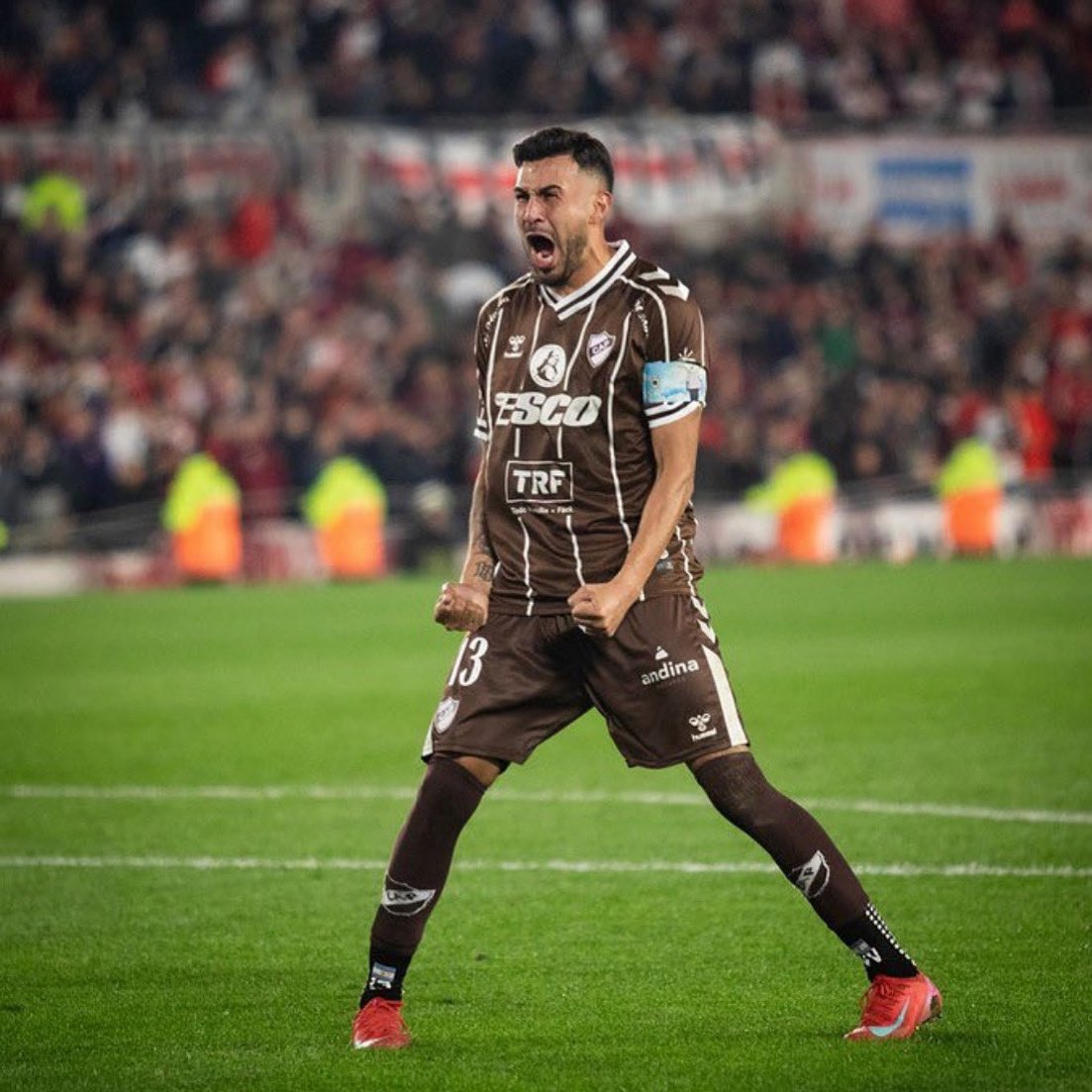 arevalo_martin's tweet image. Ayer por la tarde noche, Boca pidió condiciones por Nacho Vázquez. Platense dio vía libre para empezar la negociación y hasta apareció el nombre de Mateo Mendia para que llegue a préstamo al Calamar.
Hoy Boca no volvió a contactarse para acelerar y cerrar la operación.