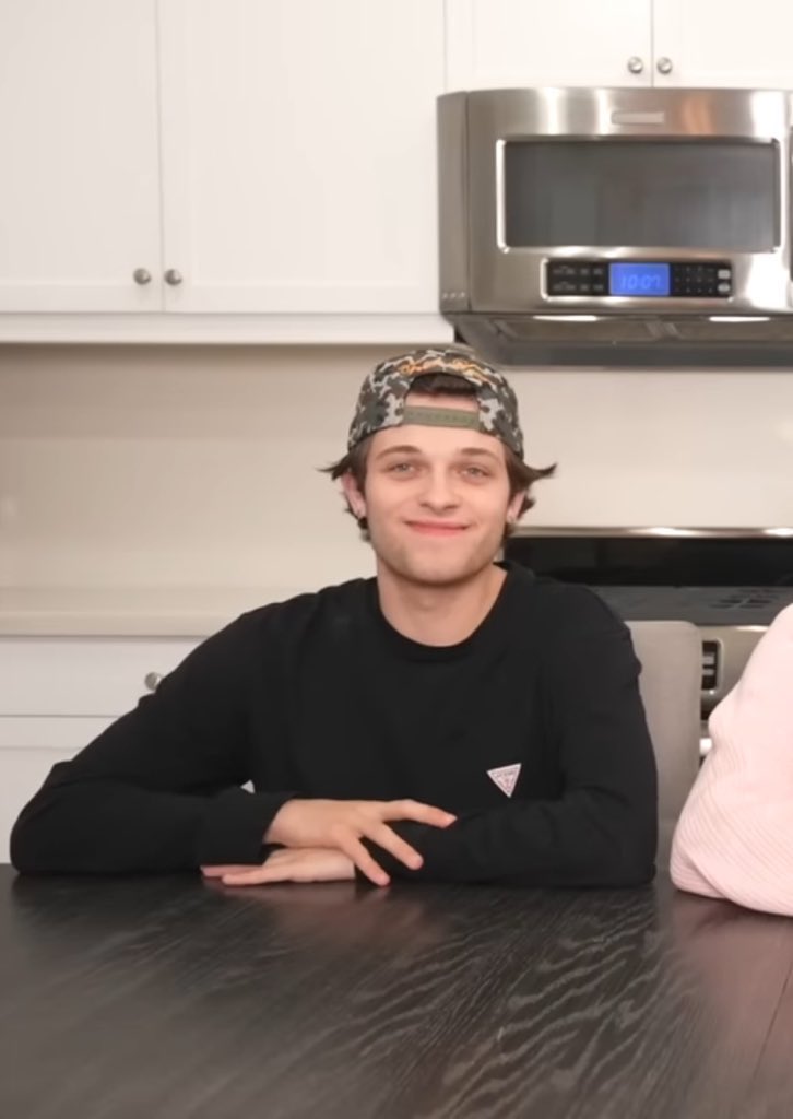 chrisstrniolos's tweet image. cute as fuck                             what the fuck