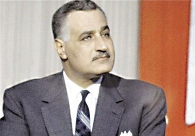 يسلم لى الشعر الشايب و الناس المخلصين

للمخلصين الف سلام

للاشتراكيين الف سلام

الحقيقيين الف سلام

لجمال و اخوانه الف سلام

يحيا لأوطانه بألف سلام

و انا و انتا و هوا بخير و سلام