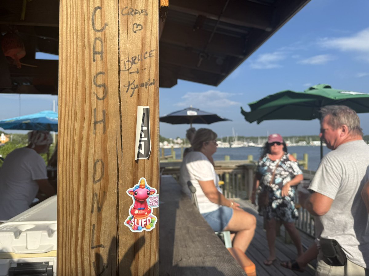 ElizabethB28794's tweet image. I ❤️ $UFD. yes I just did some $UFD stickering and there happened to be some crockpots on the bar 🤭. The signs are everywhere. ☺️🦄🤗