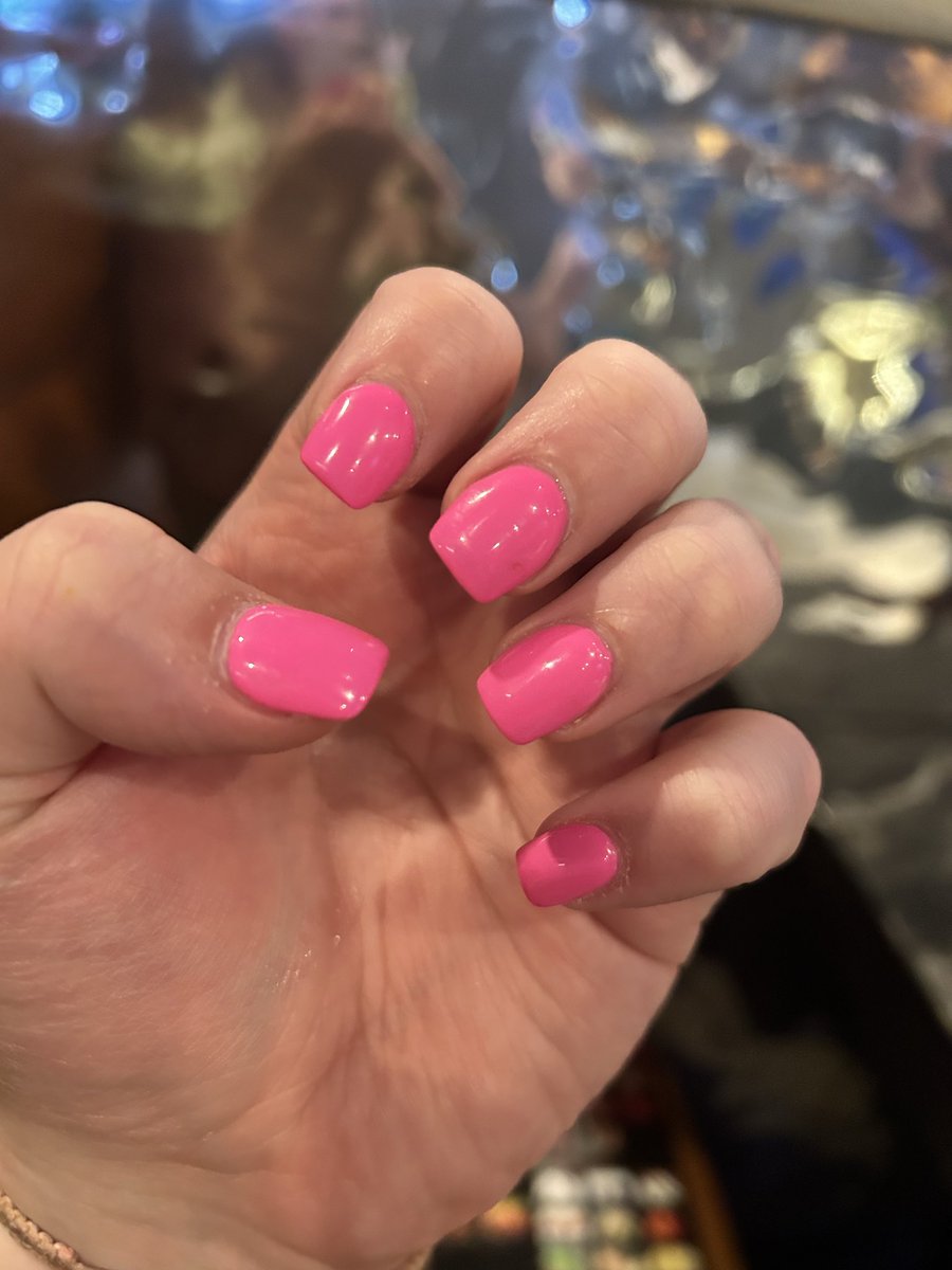 MadiapopVT's tweet image. Got @SasuBunn’s nails done with her for her birthday! ❤️
Hers are the blue and mine the pink :)