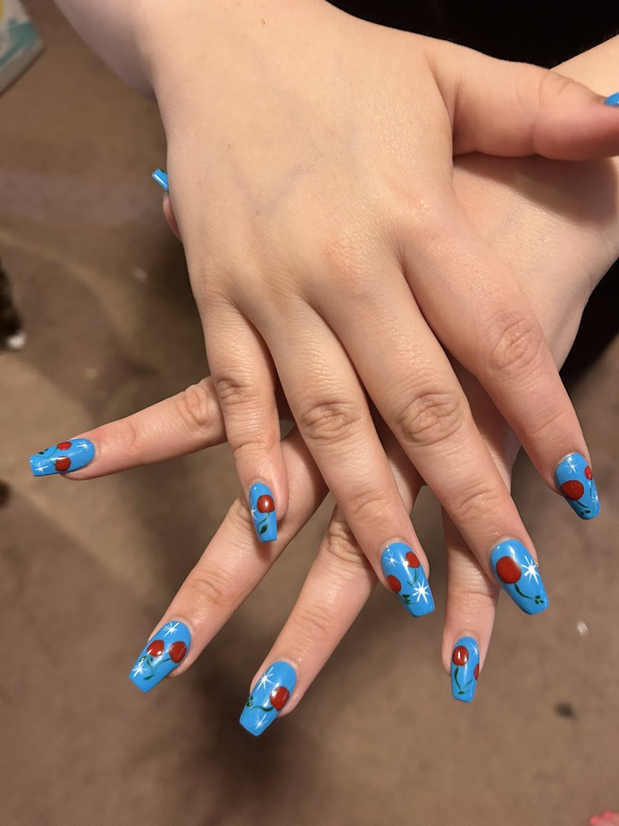MadiapopVT's tweet image. Got @SasuBunn’s nails done with her for her birthday! ❤️
Hers are the blue and mine the pink :)
