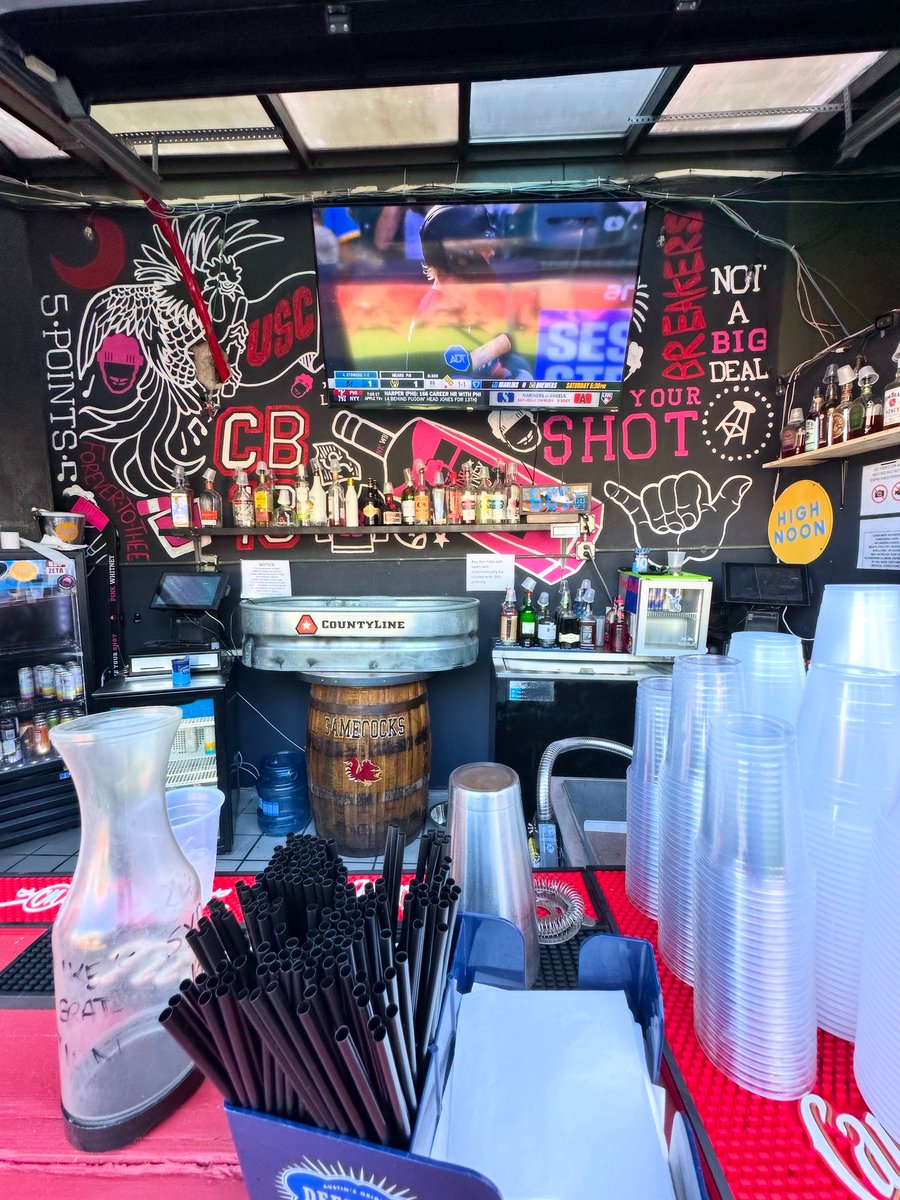 New Outdoor Bar Backdrop Who Dis? #CB18 🤙🏼