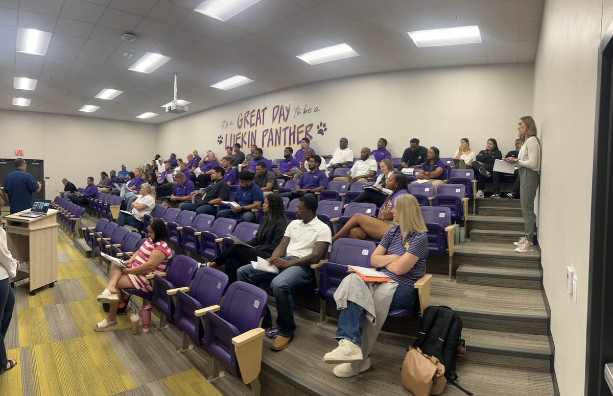 abseckLPFB's tweet image. Lufkin Panthers Proud, great meeting this morning with a great group of people at Lufkin High and Lufkin Middle to talk Culture and Expectations! #onthatmission #LufkinU