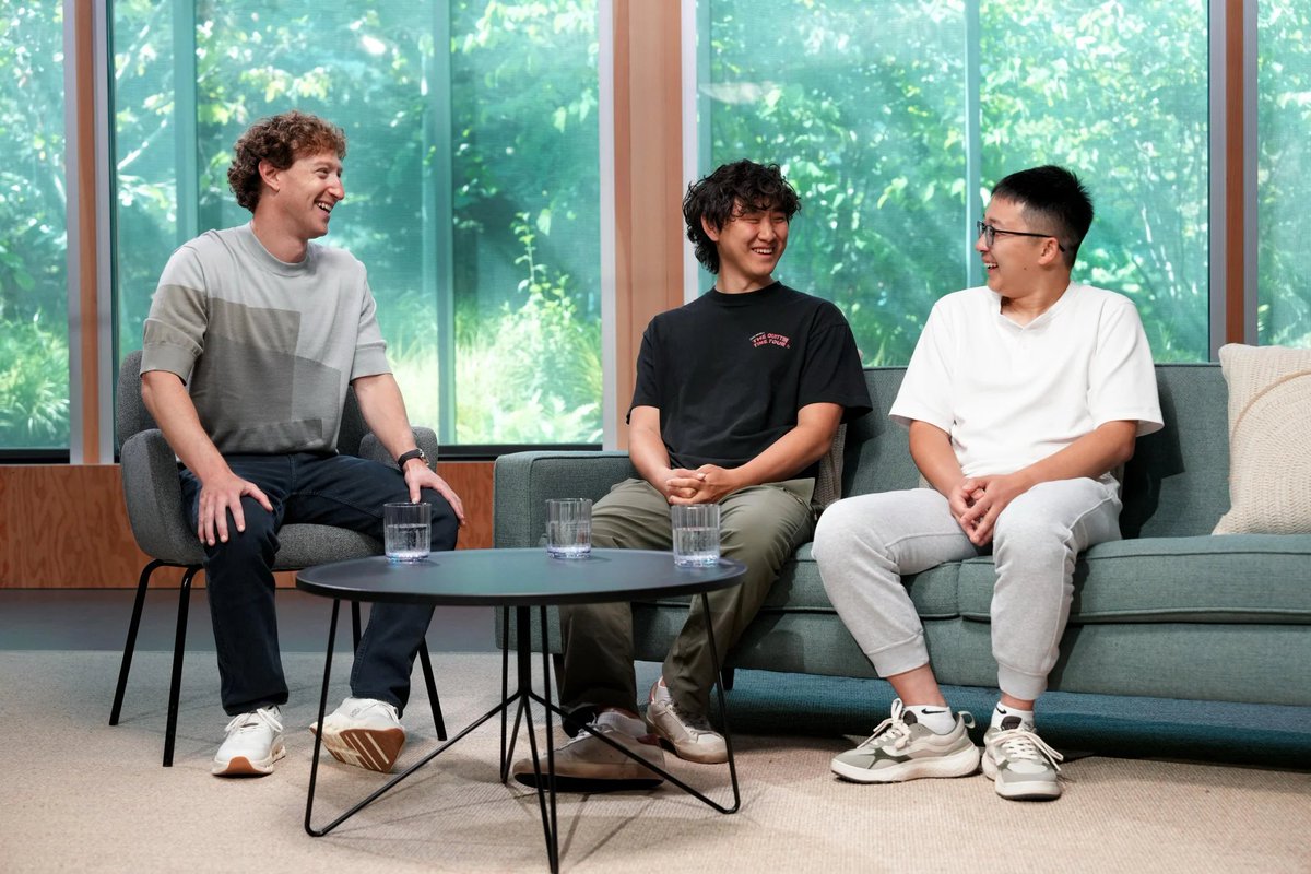 tmiyatake1's tweet image. MetaのAI Superintelligence LabのChief ScientistとしてChatGPTを作った元OpenAIのShengjia Zhaoが任命された。
Shengjia ZhaoはChatGPT以外にGPT-4、GPT-4-mini、o3などのモデルの開発に関わっていた。
threads.com/@zuck/post/DMi…