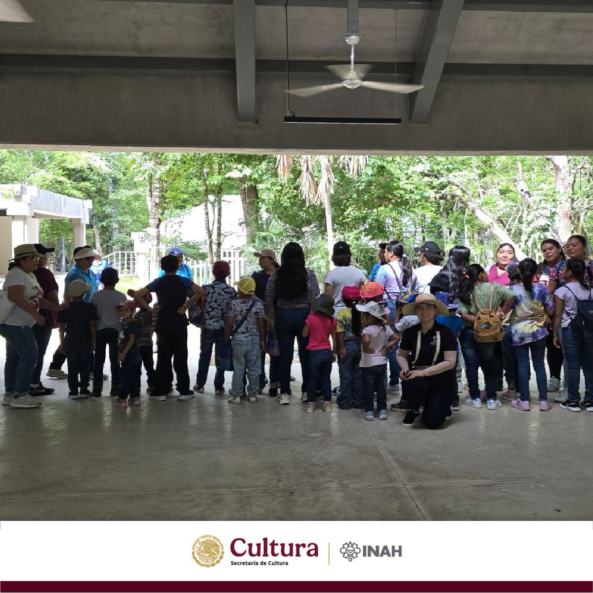 inahcampeche's tweet image. ✨Campeche una ruta en el tiempo✨
#CursoDeVerano2025 #MUSED
5°día 🥳: recorrido en el Museo de Sitio de la zona arqueológica de Edzná a cargo de la arqueóloga Mónica Sámano, donde los pequeños visitantes conocieron las estelas, cerámica y objetos líticos🧒🍃

#40AñosINAHCampeche