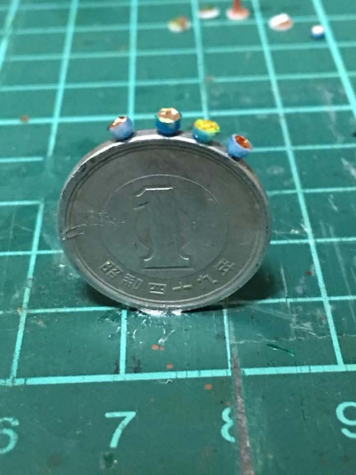 jaco0819's tweet photo. 今から7年前の2018年の今日、こんなものを作ってました。
Nゲージサイズ(1/150)で大衆食堂を作ってたんですが、どうせならショーウィンドウに食品サンプル置きたいなとか、余計なことを思いついちゃったもんだから、｢変なこと思いつかなきゃ良かった｣って泣きながら作った事が思い出されます(笑) https://t.co/kxeIIuq4Ta