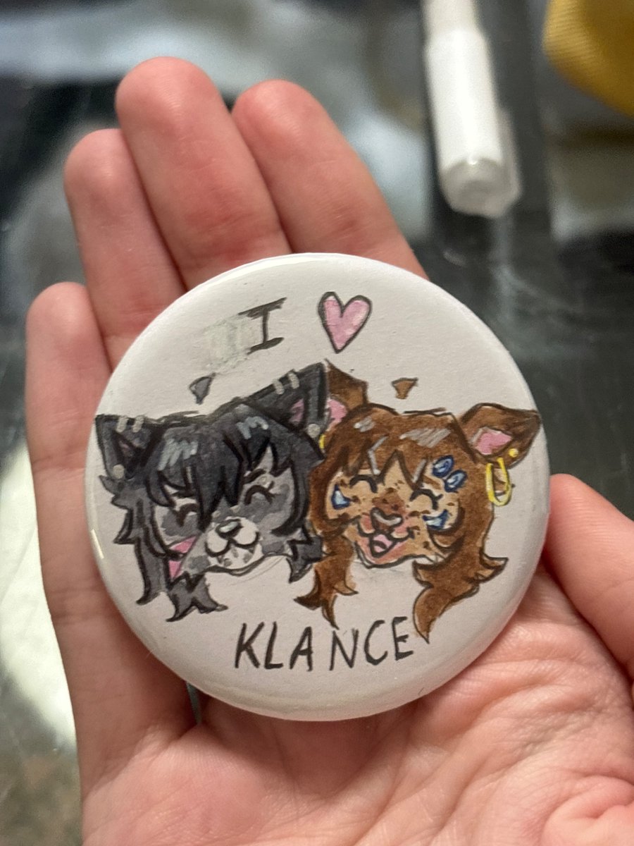 xKiwiTheKidx's tweet image. Made a button 😻💕 #femklance #klance