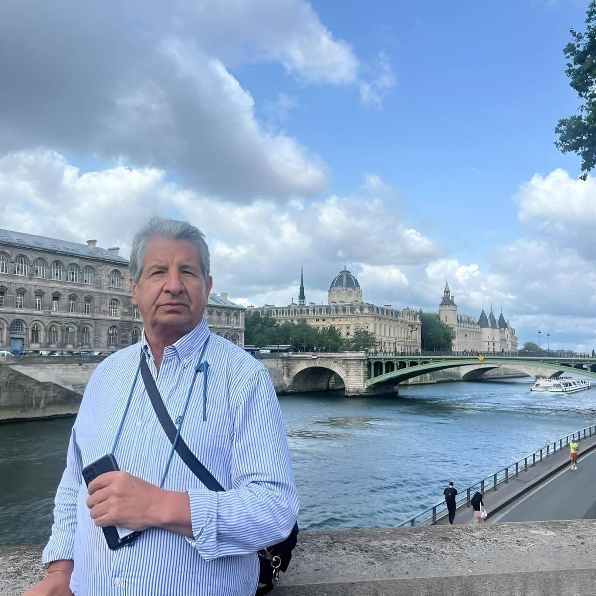 Jose López Pérez (@jlpnosolocine) on Twitter photo Cuento breve. Yo era la historia. Por Eduardo Benavides Sánchez
nosolocine.net/cuento-breve-y… .<a href="/EBSLiteratura/">Eduardo Benavides - Literatura</a> Cuento breve. Yo era la historia. Por Eduardo Benavides Sánchez
nosolocine.net/cuento-breve-y… .<a href="/EBSLiteratura/">Eduardo Benavides - Literatura</a>