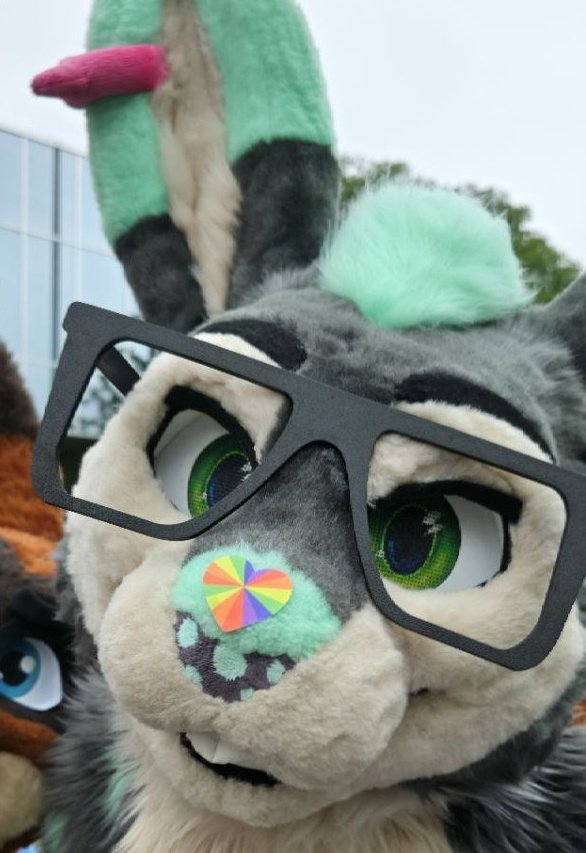 DustinDoggo's tweet image. Gimi you&apos;re carrot nerd 🥕🏳️‍🌈😏