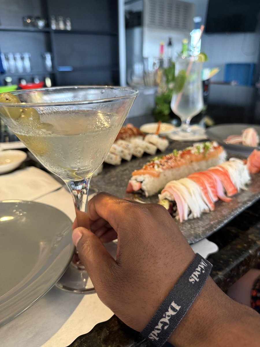 Crypt0_jr's tweet image. Sushi date night 🍣🍸

@debands_xyz