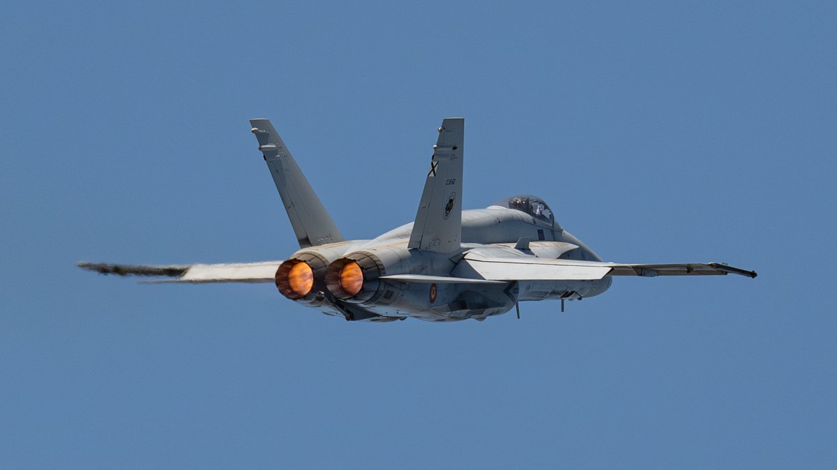 cybersamba's tweet photo. Arranca motores (.. y posquemadores) el @GijonAirshow 2025
#FestivalAereoGijon #airshow #gijon #EF18  #f18 #hornet #eurofigther #typhoon https://t.co/ObTZLHGq47