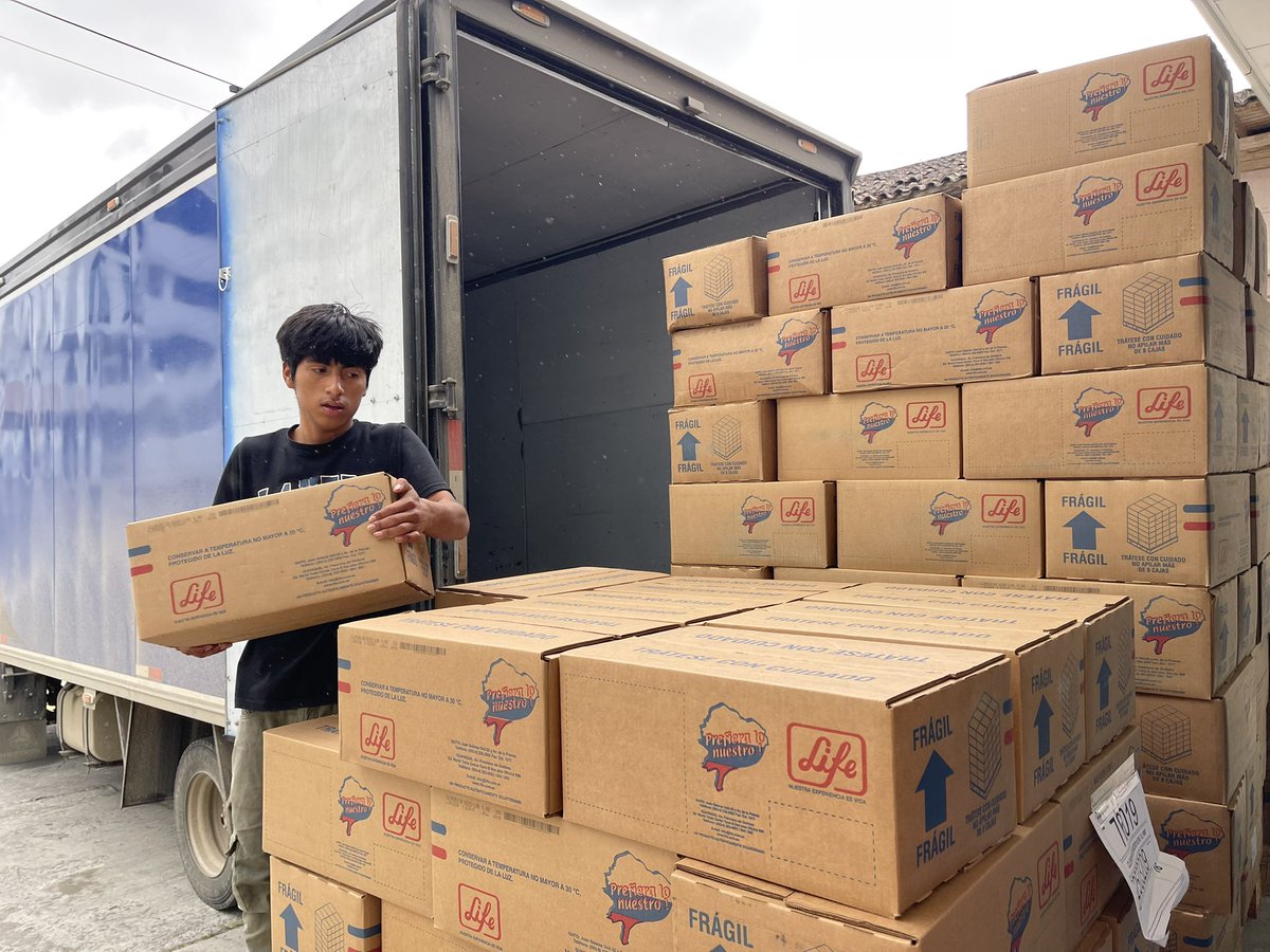 HIAyoraLoja's tweet photo. #ElNuevoEcuador | 1️⃣0️⃣.3️⃣0️⃣4️⃣ unidades de cloruro llegaron al @HIAyoraLoja como parte del proceso de adquisición de medicamentos para fortalecer el abastecimiento del hospital.

Seguimos trabajando por nuestros pacientes, cada insumo cuenta, cada vida importa. 💉🏥 https://t.co/0jz085mE8T