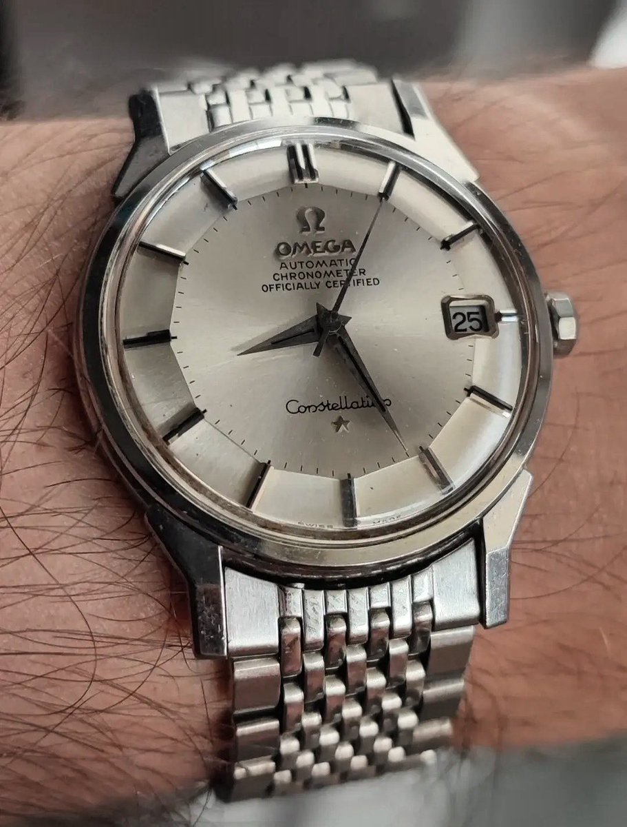 omegaforums's tweet photo. Razor sharp Vintage #Omega #Constellation #Piepan #Chronometer With #Dogleg Case Ref 168.005 In Steel by Omegaforums Member gilb12
https://t.co/ULYfLdK5B9 https://t.co/V0hBOvHup1