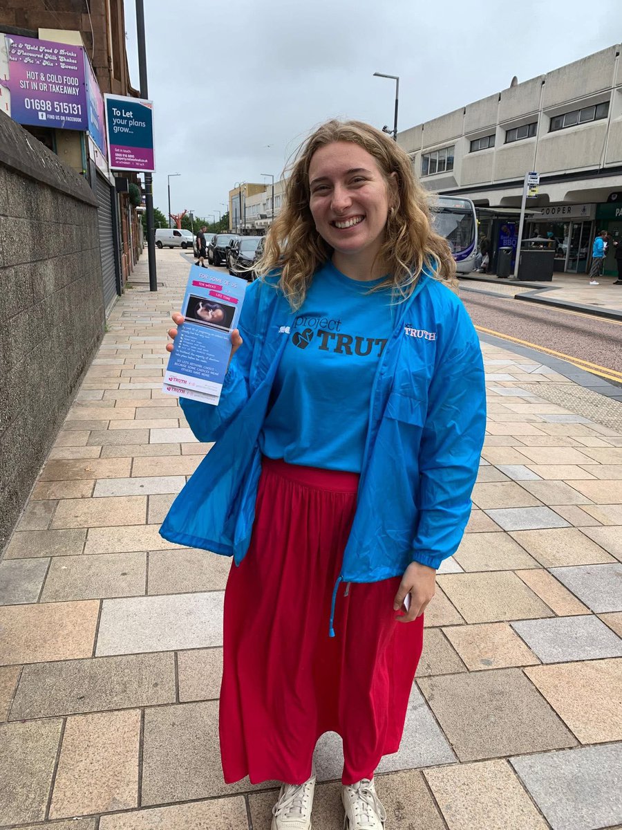 MJRobinson1571's tweet image. Day Four of the Project Truth Roadshow 2025: Despite the rain, Motherwell & Coatbridge delivered a day full of powerful conversations and pro-life witness. 🌧️🗣️ Huge thanks to everyone who stopped to engage! 👏