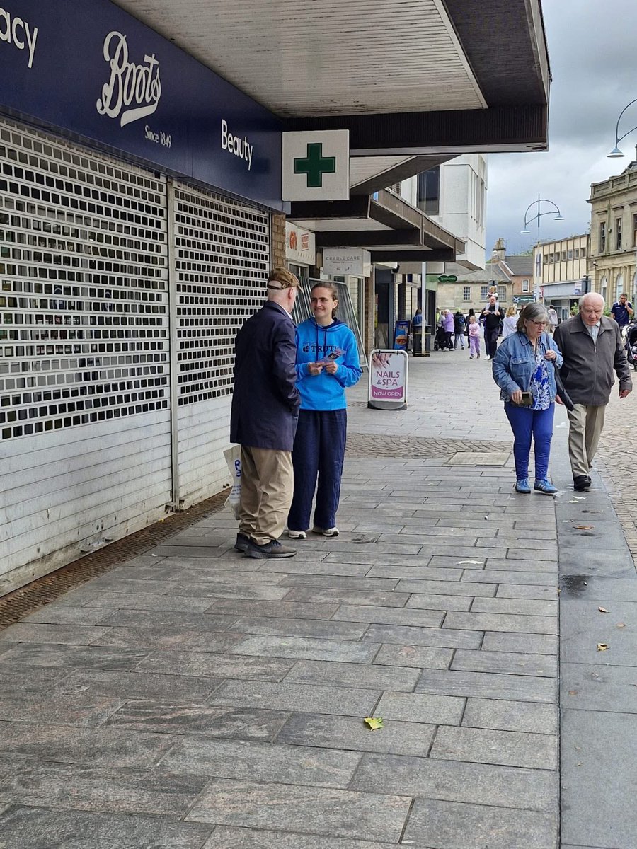 MJRobinson1571's tweet image. Day Four of the Project Truth Roadshow 2025: Despite the rain, Motherwell & Coatbridge delivered a day full of powerful conversations and pro-life witness. 🌧️🗣️ Huge thanks to everyone who stopped to engage! 👏