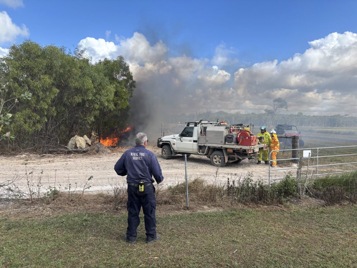 QldFireDept's tweet image. RFSQ is working with partner agencies to conduct a series of hazard mitigation burns in the Cooktown area this weekend.
Along with preparing us for heightened bushfire activity, these burns provide an opportunity for volunteers to hone their skills on the fireground.
If you…