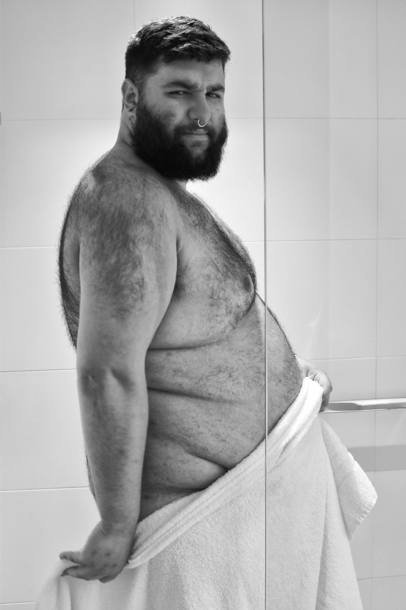 Happy fat boi friday 

📷: <a href="/RichAtBearHotel/">@BearHotel.bsky.social</a>