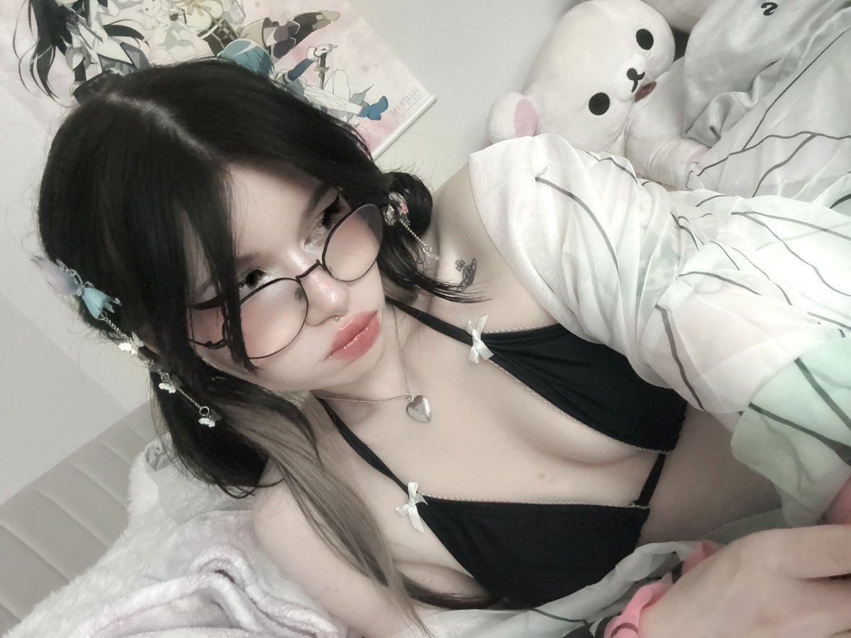 anabelle's tweet image. played tft after this