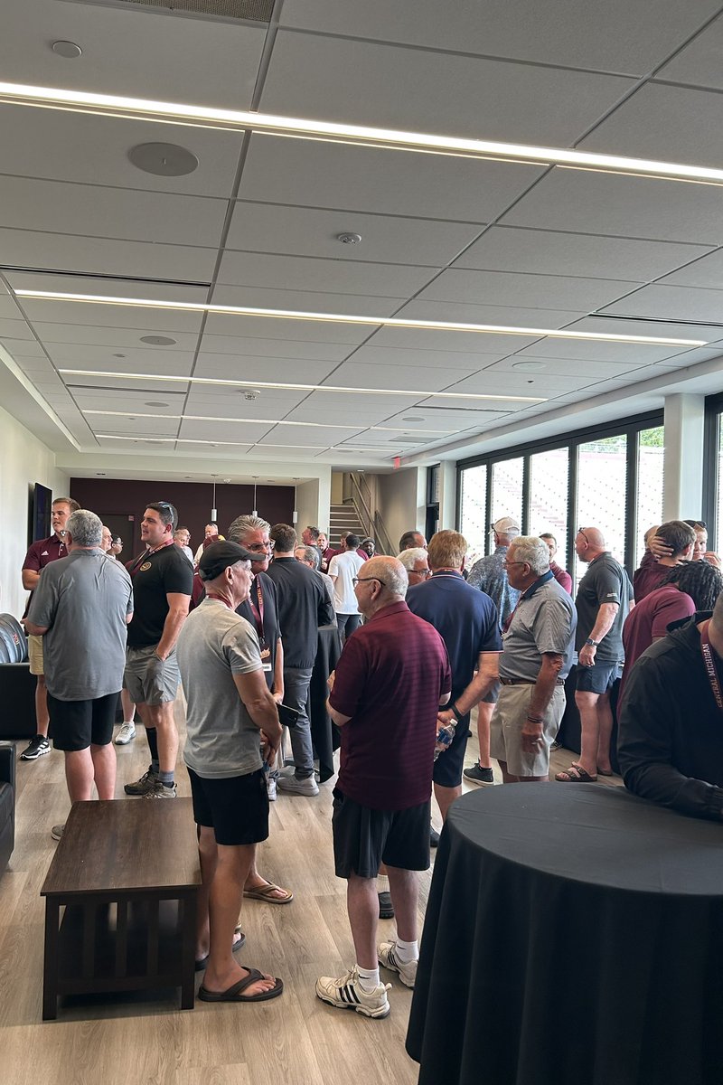 Had a great time hosting our football alumni tonight!

The Chippewa brotherhood is strong!🔥⬆️