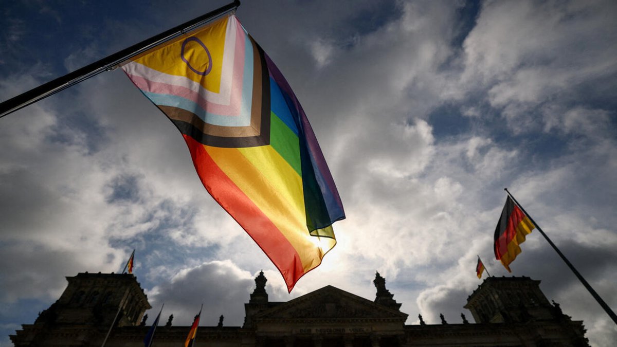 Allemagne: une marche des fiertés LGBTQ+ à Berlin sur fond de tensions politiques rfi.my/BsDh.x