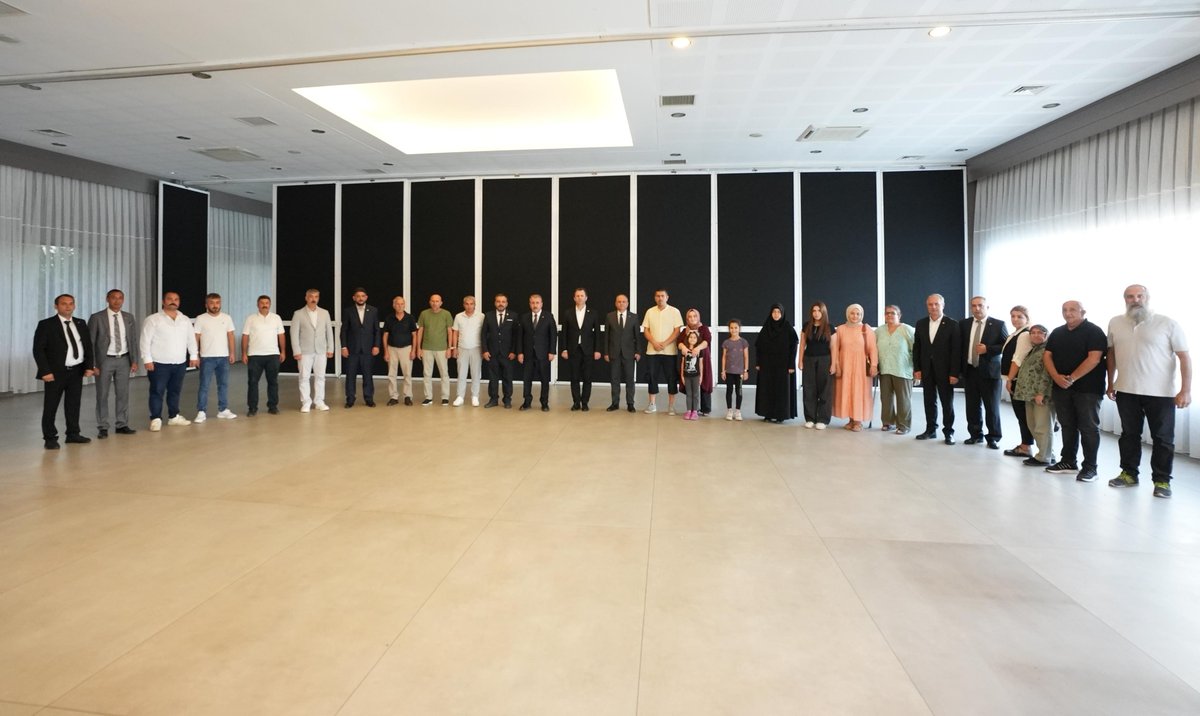 Batı Trakya programları sona eren Sayın Genel Başkanımızı yurda dönüşünde Edirne İl Teşkilatımız karşıladı.

Edirne İl Başkanlığımızı da ziyaret eden Sayın Genel Başkanımız, teşkilat ve basın mensuplarıyla bir araya gelerek değerlendirmelerde bulundu.
