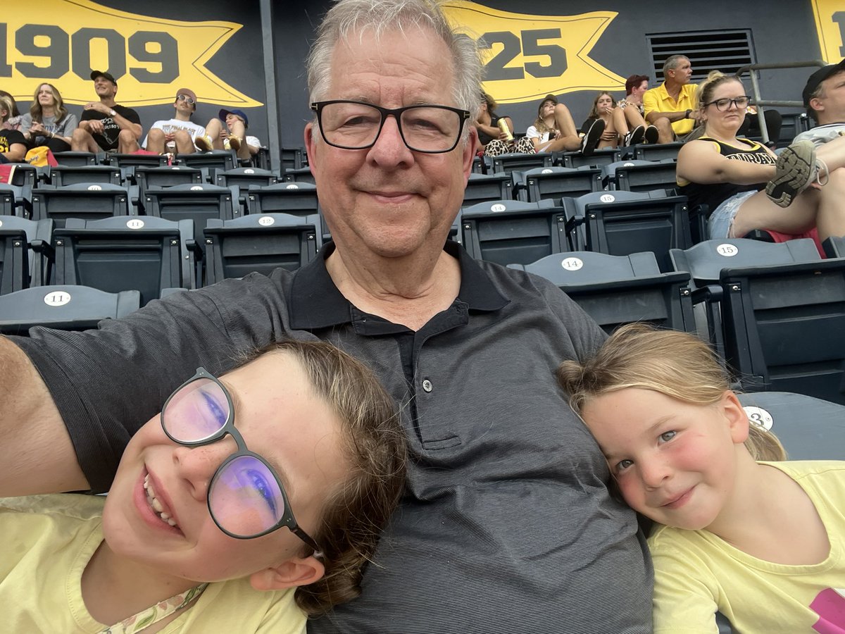 DavidCWhitcomb's tweet image. 🎯PancreasFest 🎆🎆🎇
After a successful PancreasFest, I am taking my 10 grandchildren to a baseball game!
Yea!!!!
@PittGILiverNutr @NatPancFdn @YouppiePancreas @NatPancFdn @MaisamHaijaMD @PancPathologist @GIPapachristou @IBDimmunology @YhernandezMD @DeMadaria