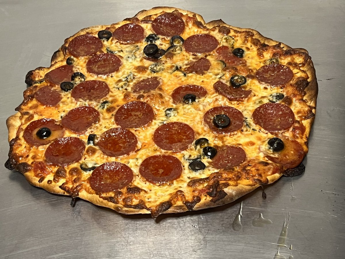 bnlking's tweet image. It’s pizza night for #twittersupperclub and #mfermeals
@four4thefire @BrandonDonkey2